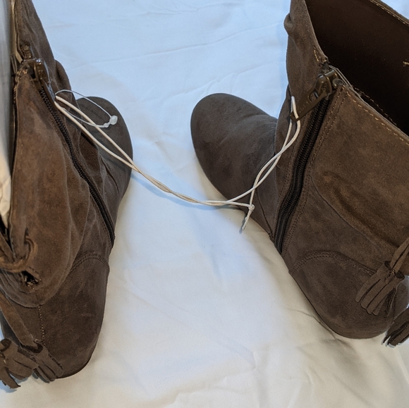 BONGO Women's Faux Suede Inner Wedge Boot - Picture 4 of 6